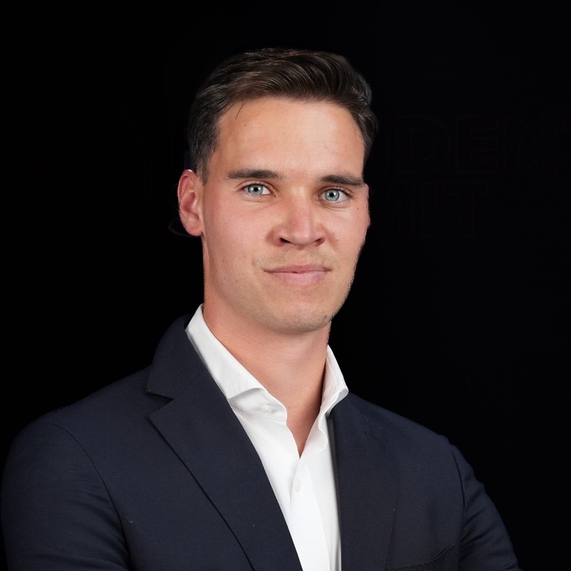 Maks Stern_LinkedIn